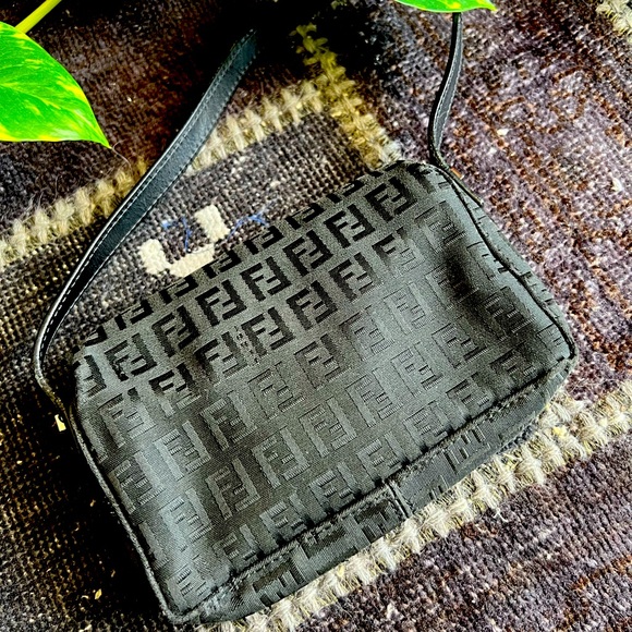 Authentic fendi baguette - Picture 9 of 17